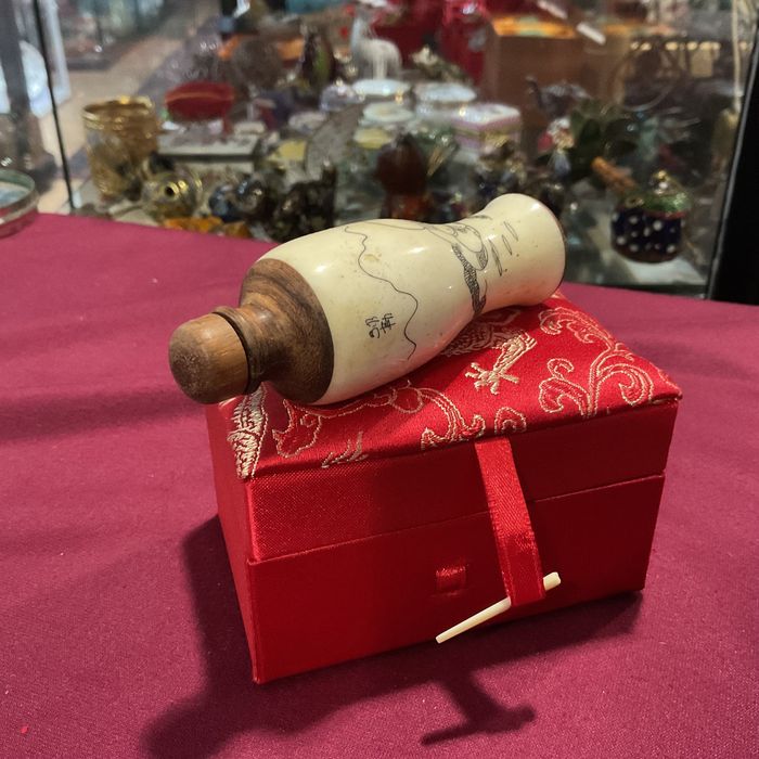 Snuff bottle oriental .9 cm. Sem caixa