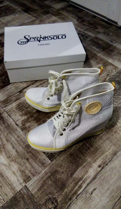 Нові жіночі кросівки, хайтопи, снікерси 37-38 р.