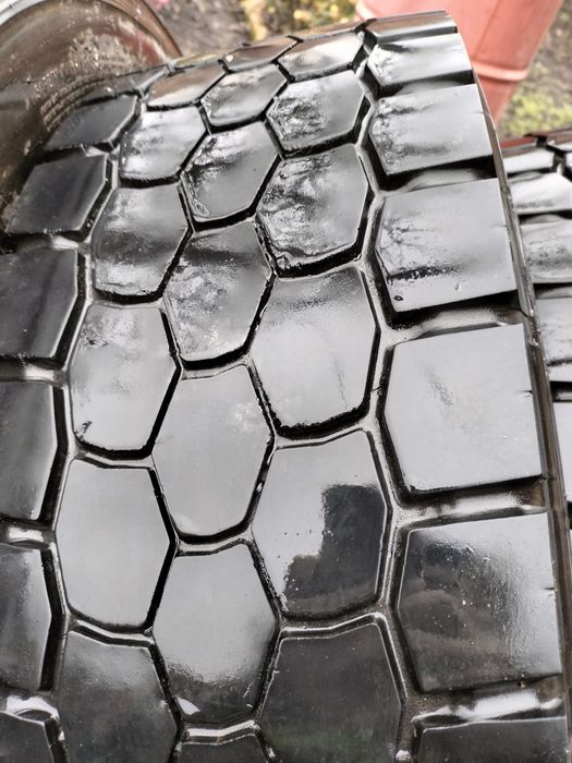 Шини комплект 235/75/17,5