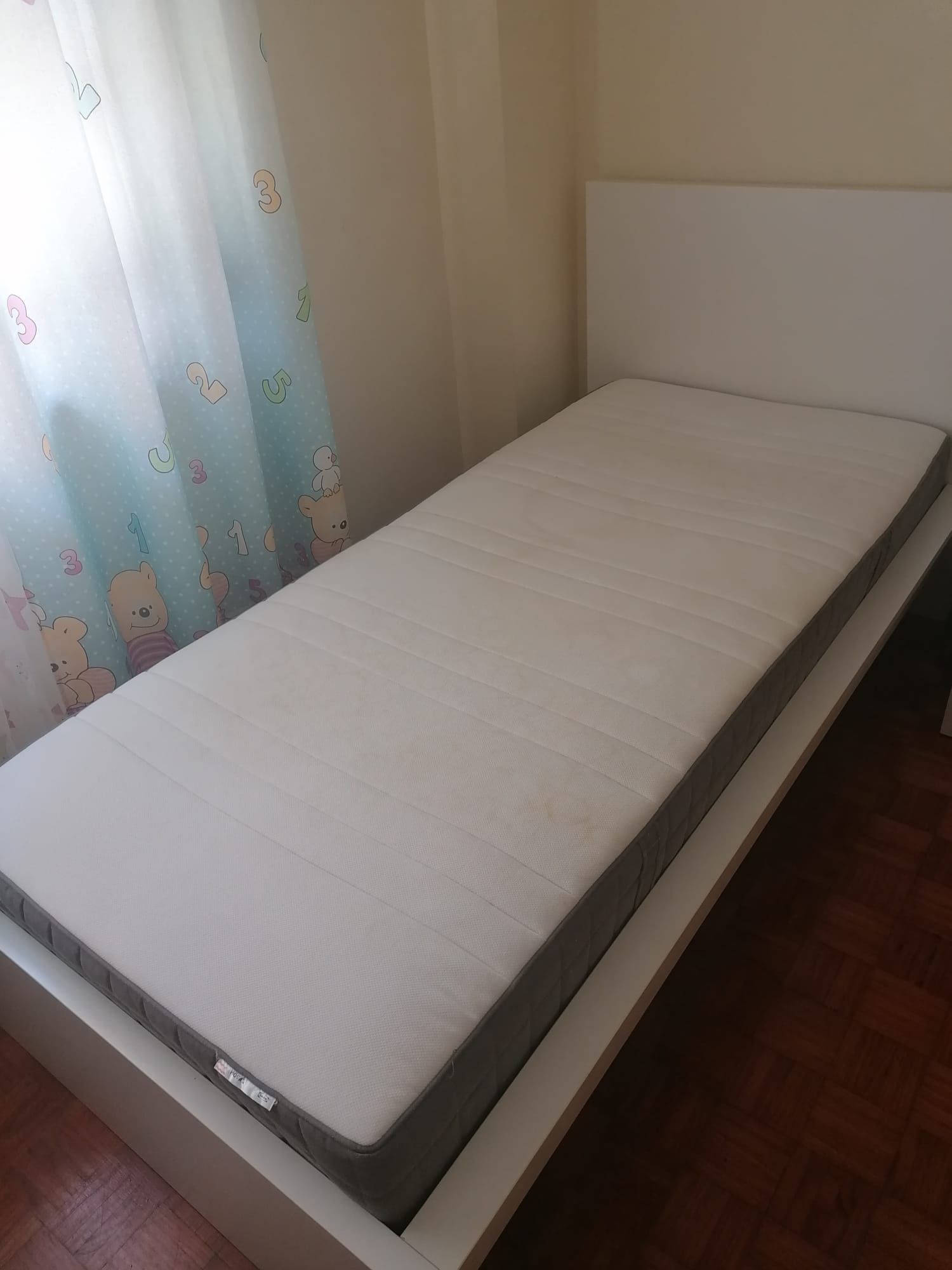 Vendo cama de solteiro e de criança