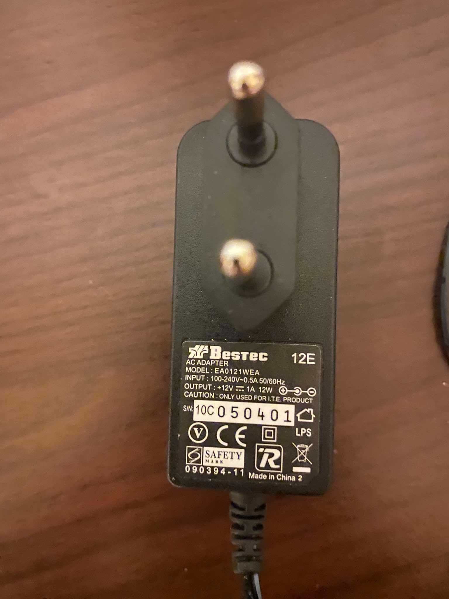 Zasilacz wtyczowy 12V 1A BESTEC EA0121WEA 2.1*5.5mm