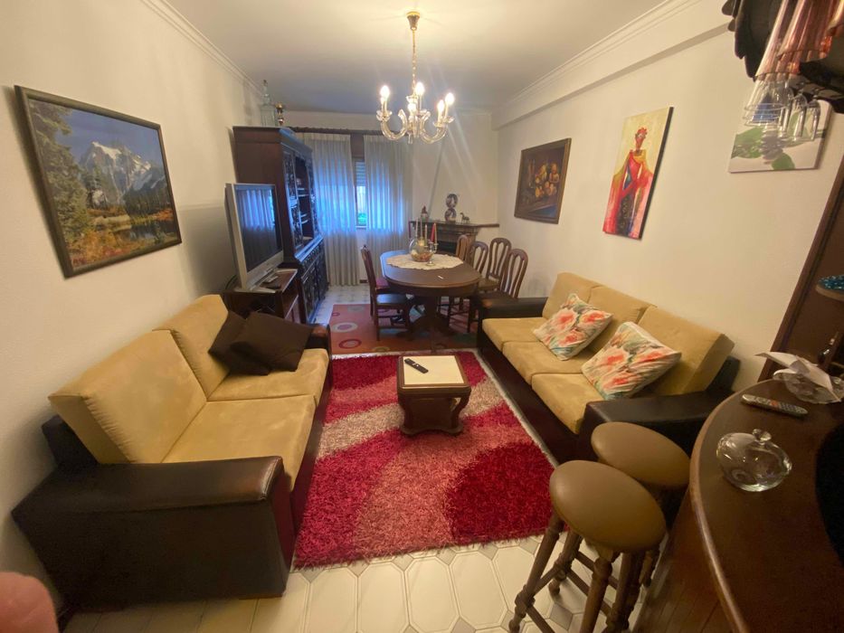Alugo quarto a senhora em Braga, S. Vitor, 300€, despesas incluídas.