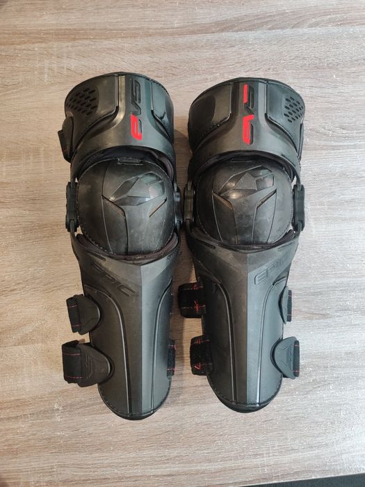 Vendo joelheiras articuladas EVS Epic