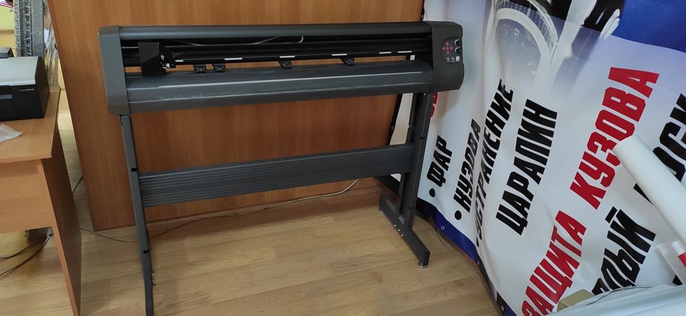 Режущий плоттер IOLINE I/S 110 с документами