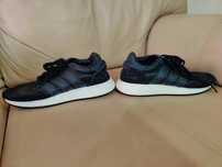Ténis Adidas pretos em pele tam. 40