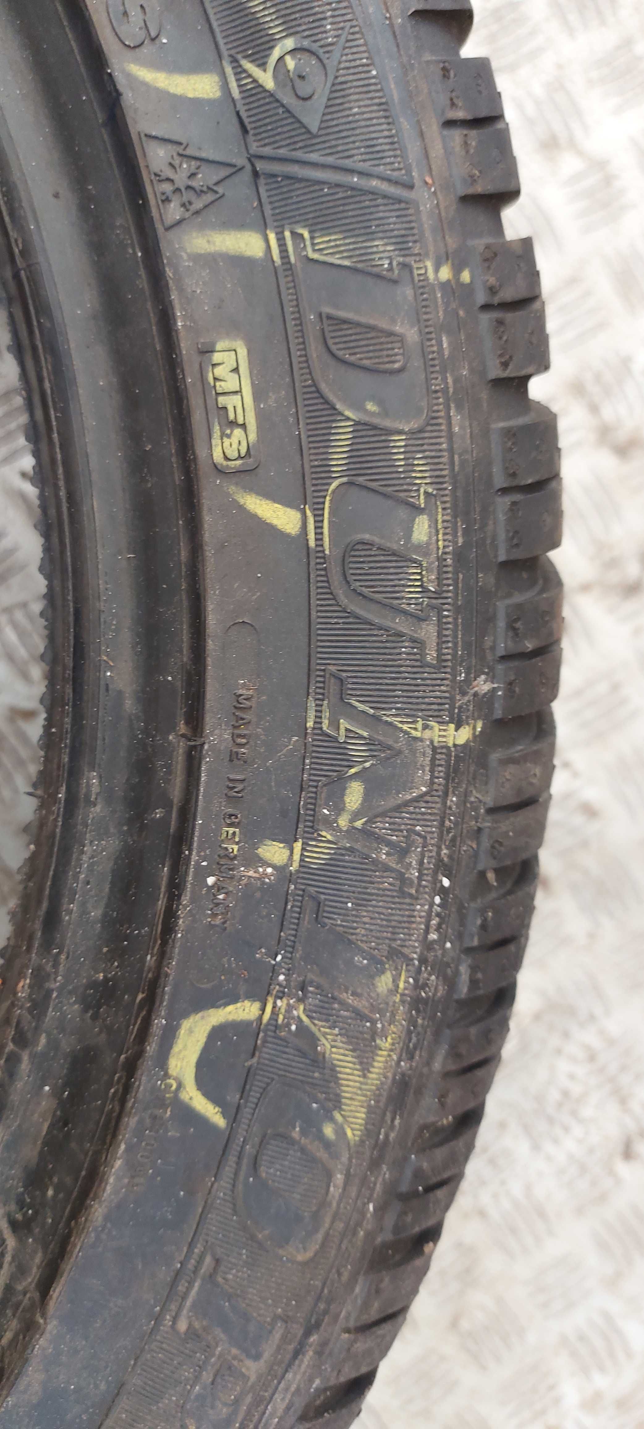 opona zimowa DUNLOP 245/45 R19 2020R