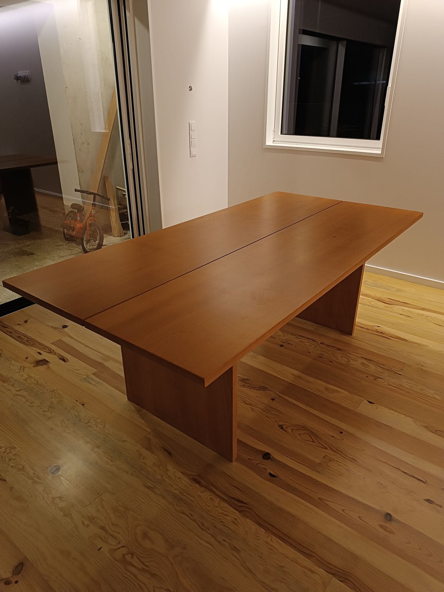 Mesa de jantar em madeira maciça 10 pessoas