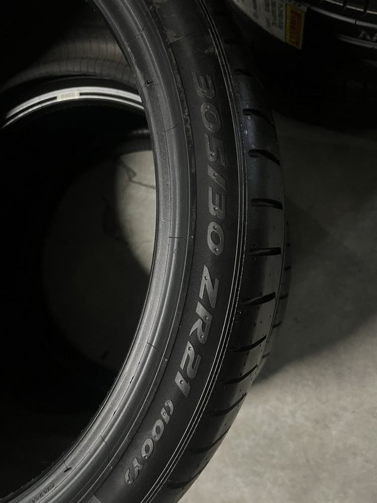 305/30/21+265/35/21 R21 Pirelli PZero PZ4 AO 4шт нові