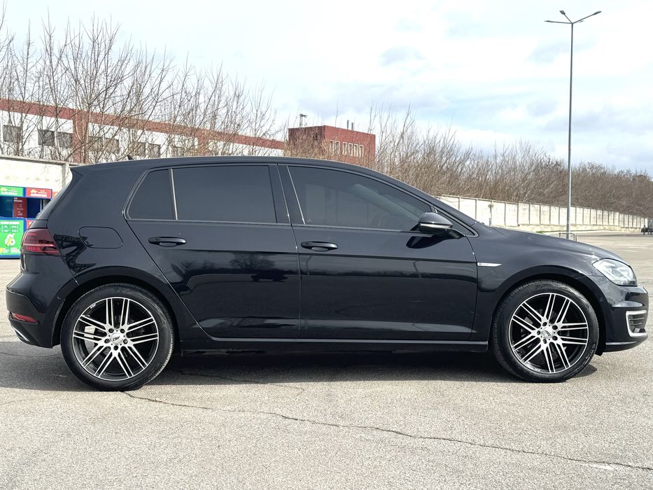 Продам самый максимальный TOP VW E-Golf 36kw 300 км