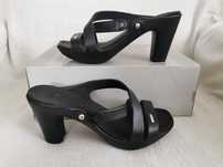 Crocs Cyprus IV klapki sandały W7 37/38 Nowe
