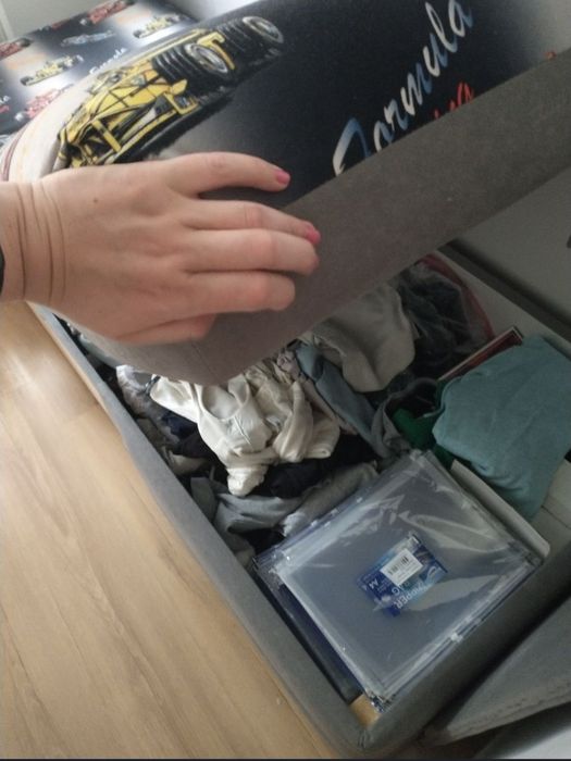 Łóżko 1 osobowe z pojemnikiem do przechowywania