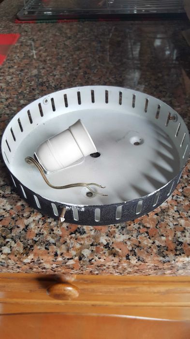 Vendo candeeiro de teto para casa de banho