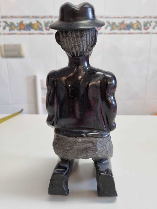 Escultura em cristal bruto e raiz de esmeralda colombiana