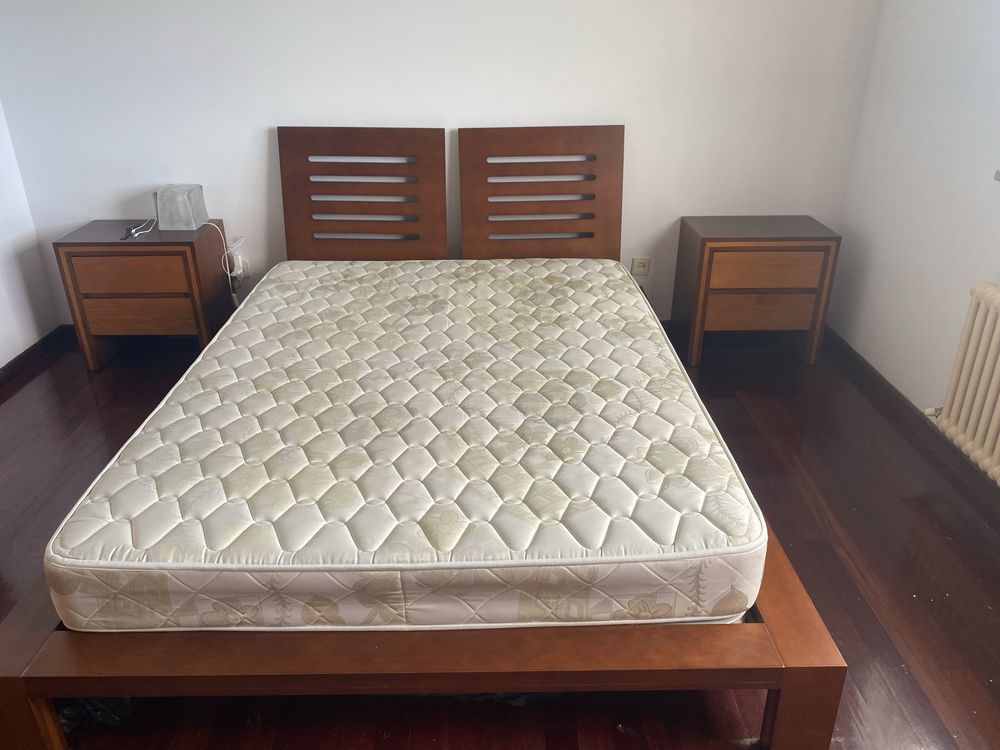 Quarto completo em madeira