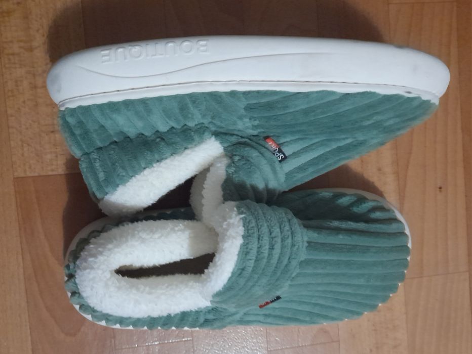 Нові нековзні м'які утеплені вуличні тапочки р. 44-45