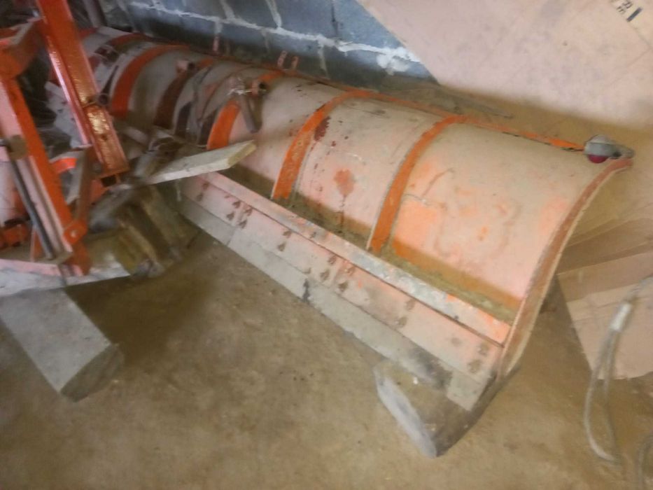 Rozsiewacz Motyl    Odśnieżanie  Pług 3 metry