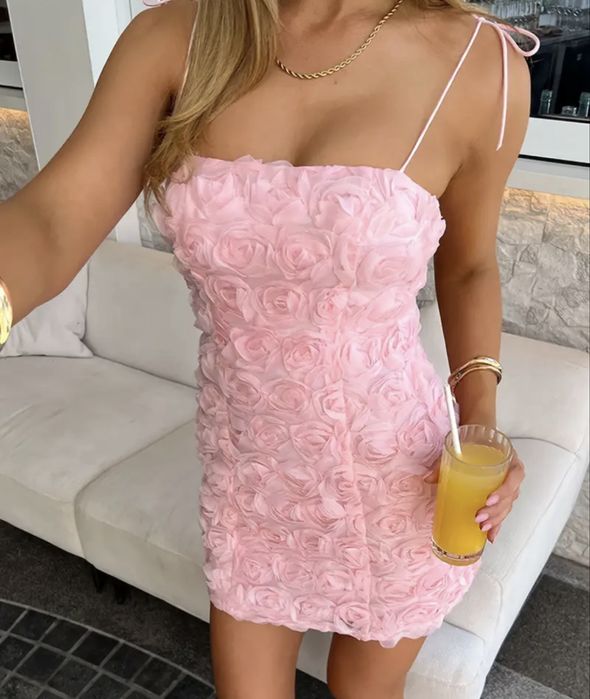 Стильна сукня з 3Д квітами