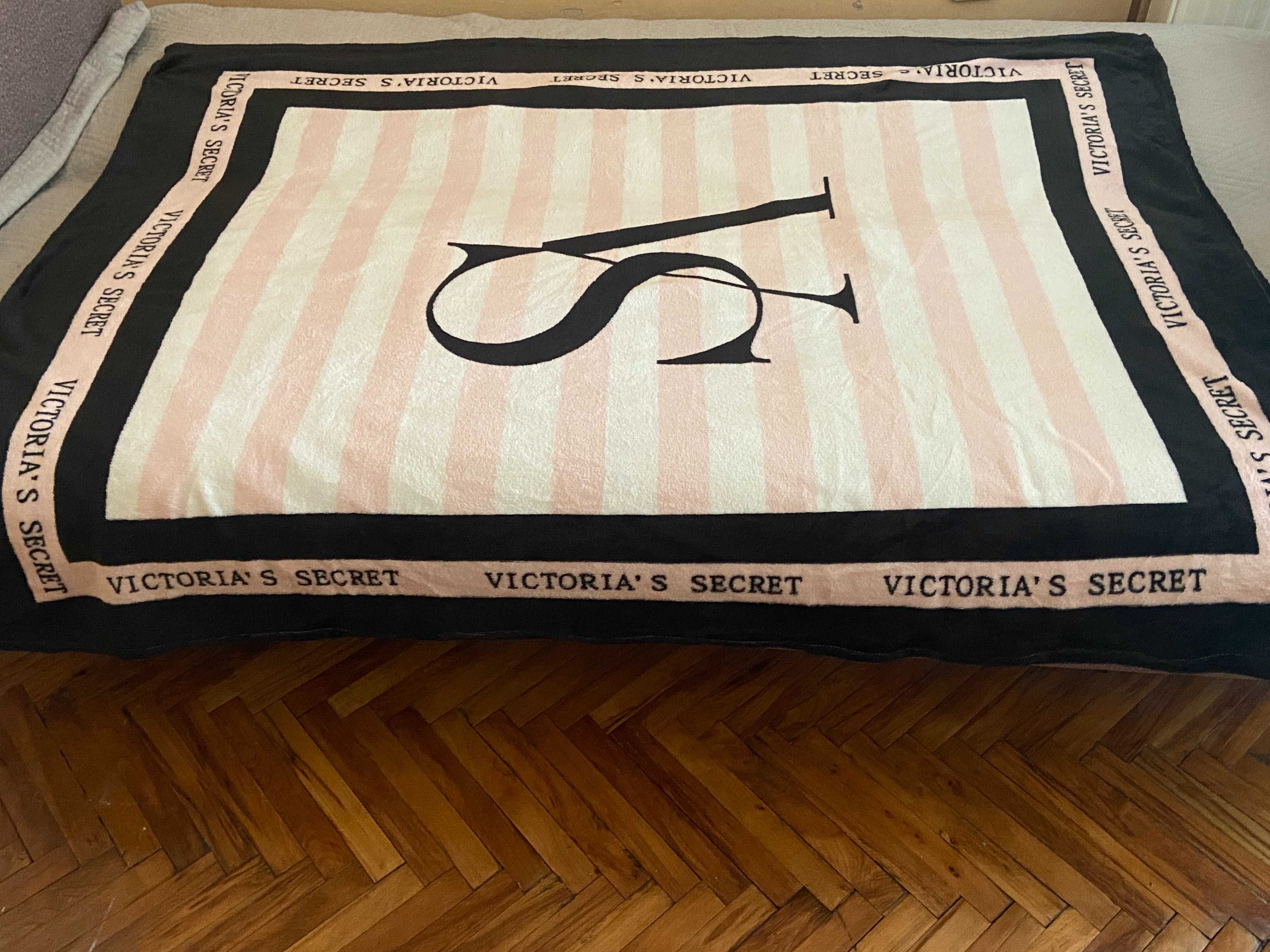 Мягенький пледик Victoria's Secret в подарочном пакете