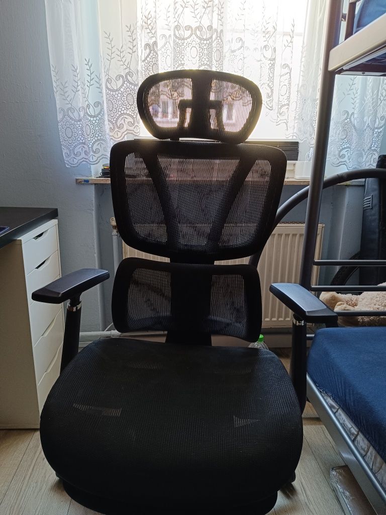 Ergonomiczny fotel biurowy