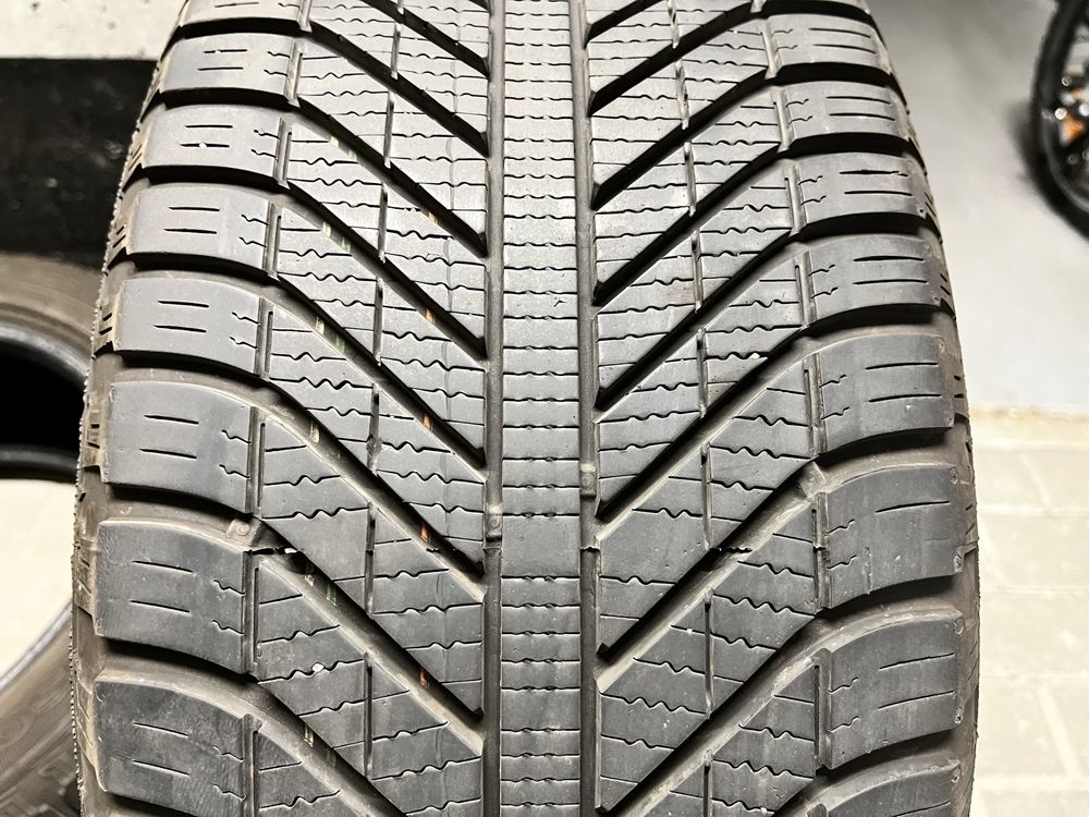 Opony caloroczne Goodyear Vector 4 seasons 235 / 50 / 17 96 V 2021