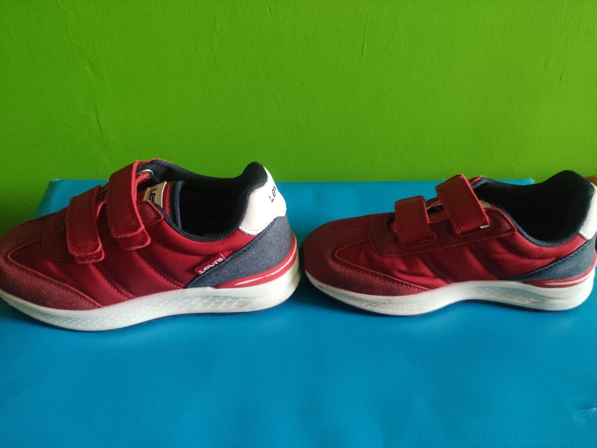 Adidasy czerwone Levis. Rozmiar 31