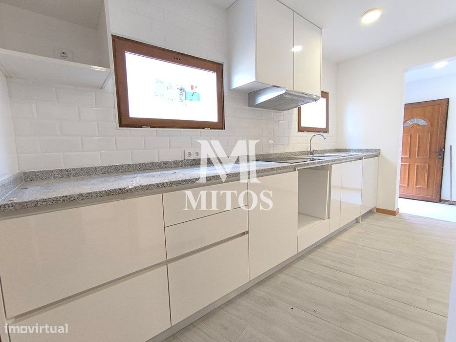 Moradia independente T3 com 2 pisos - Vila Nova de Anha