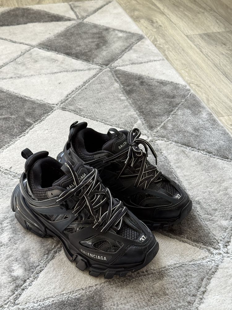 Balenciaga track black