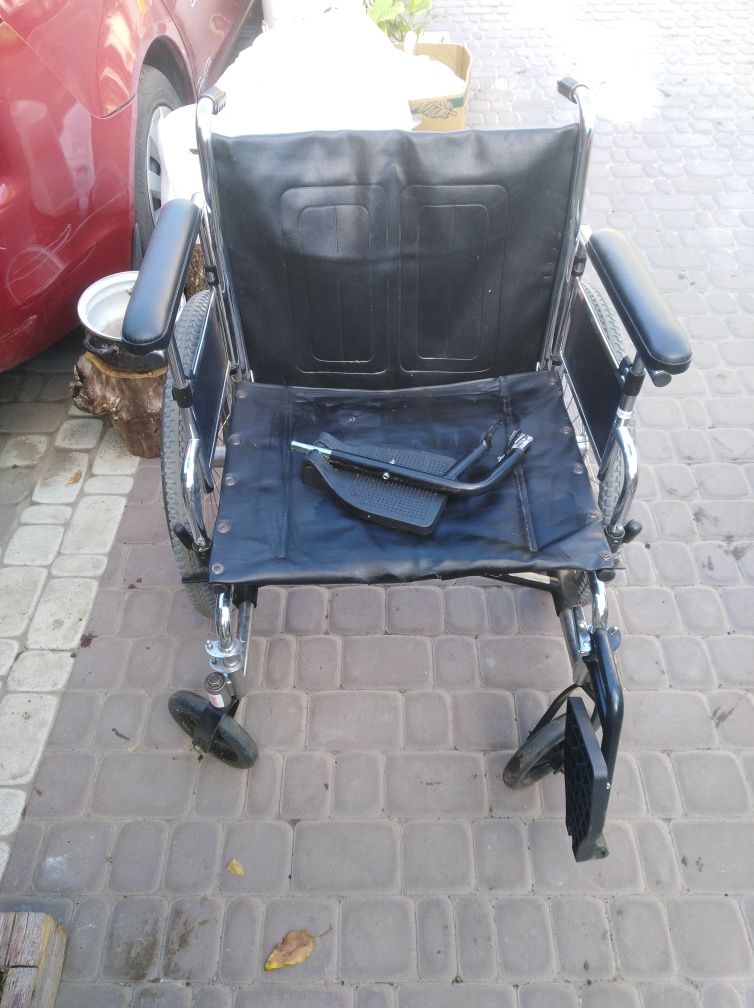 Продам коляску для инвалидов новая 1500