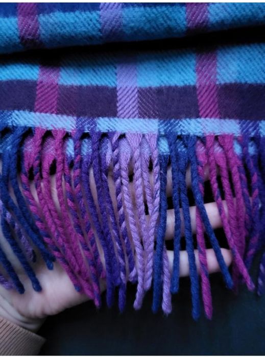 Жіночий шарф в блакитно-фіолетову клітинку