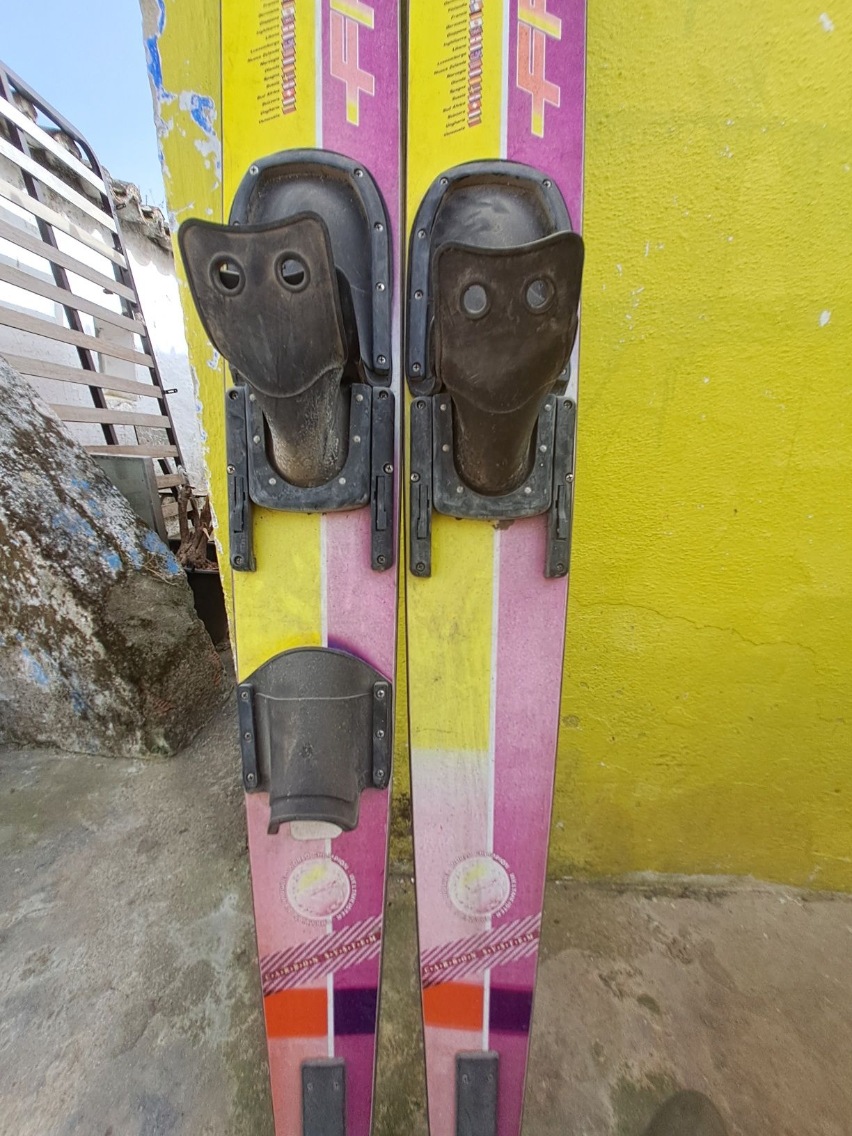 Skis aquáticos usados