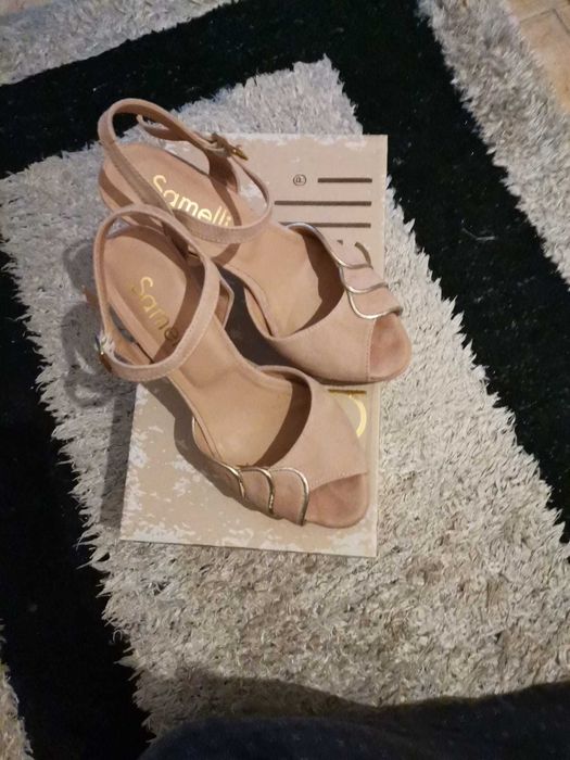 Sapato de salto Senhora Nr.35 da marca Samelli
