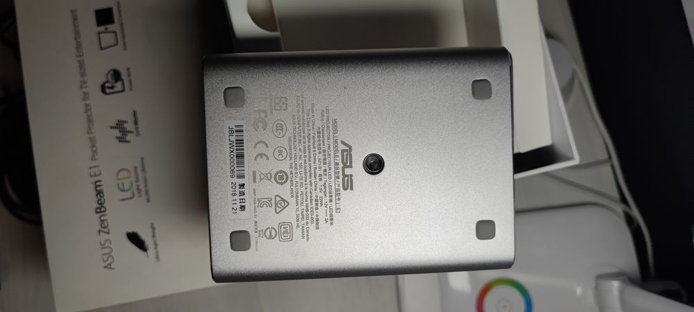 Projektor Asus ZenBeam E1