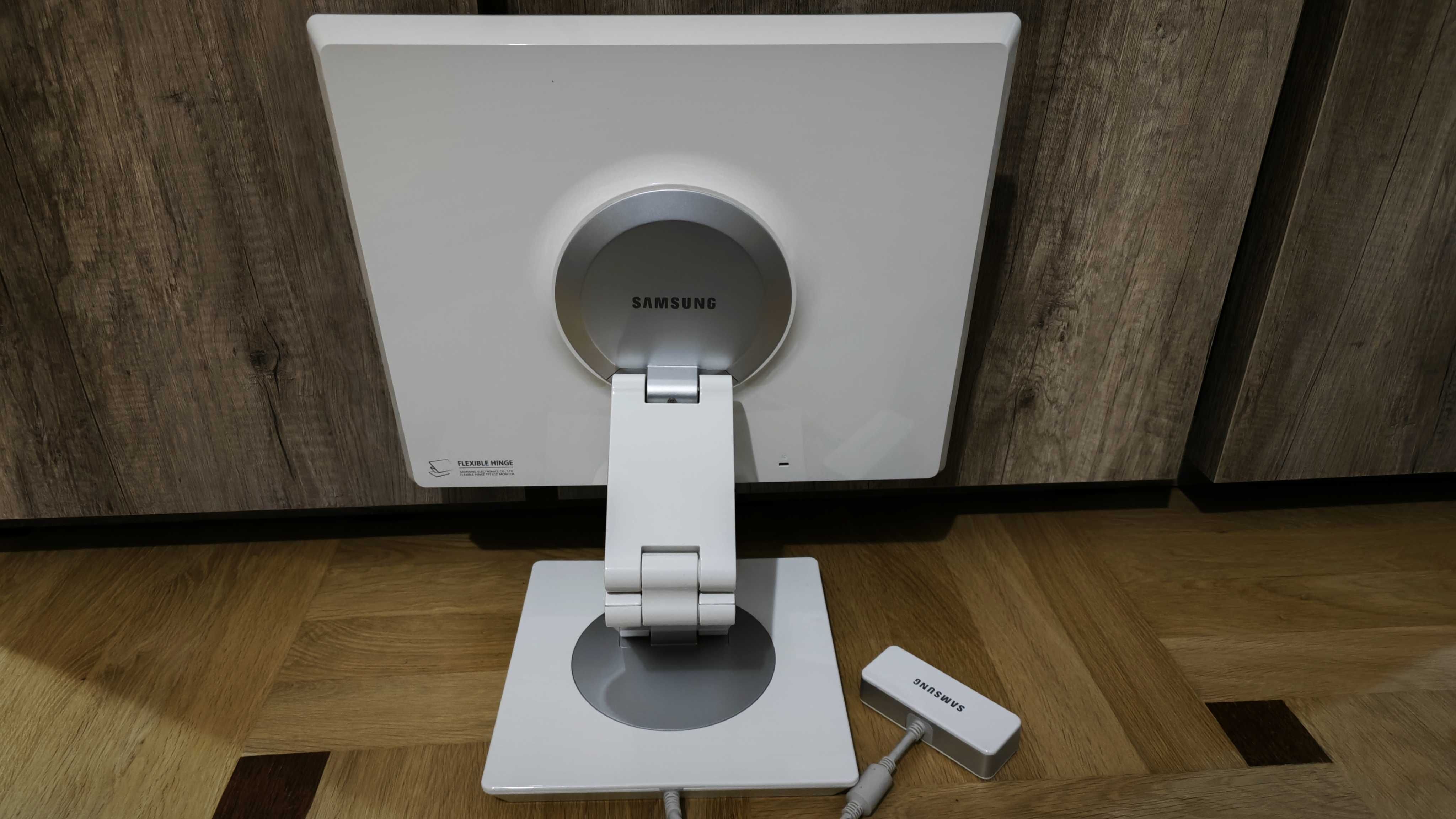 Монітор 19" Samsung 970P LS19VDPXHQ White - НОГА В ПОРЯДКЕ!