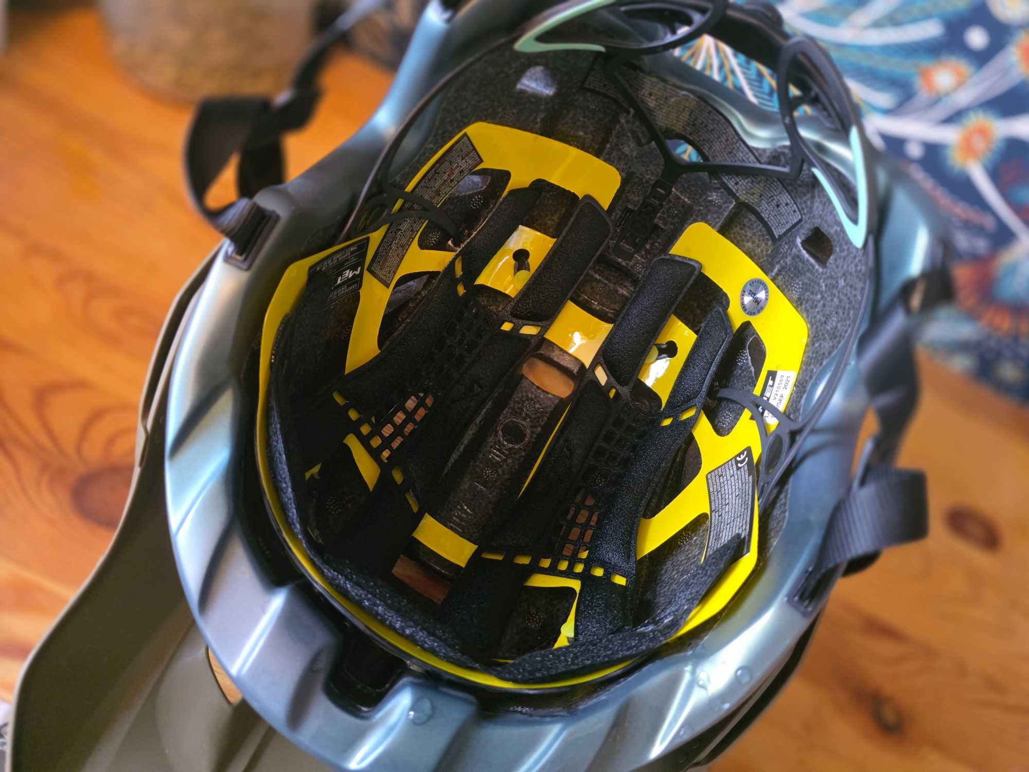 Kask rowerowy MET Roam MIPS zielony camo l 58-62cm DH FR z daszkiem