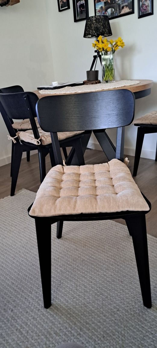 Krzesła czarne z Ikea
