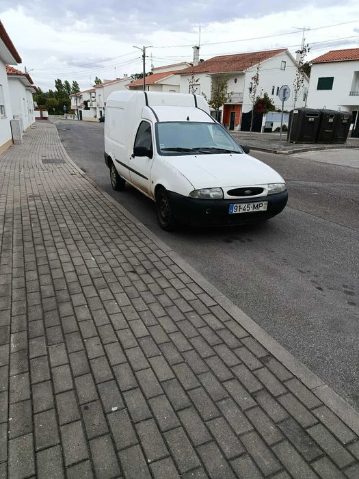Ford Courier negociável