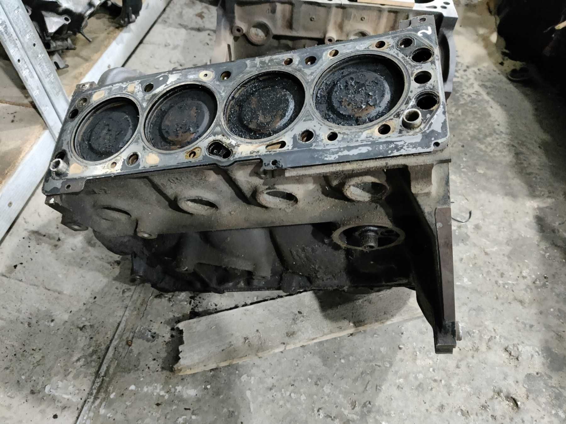 Блок двигателя с поршнями STD Opel Z14XE