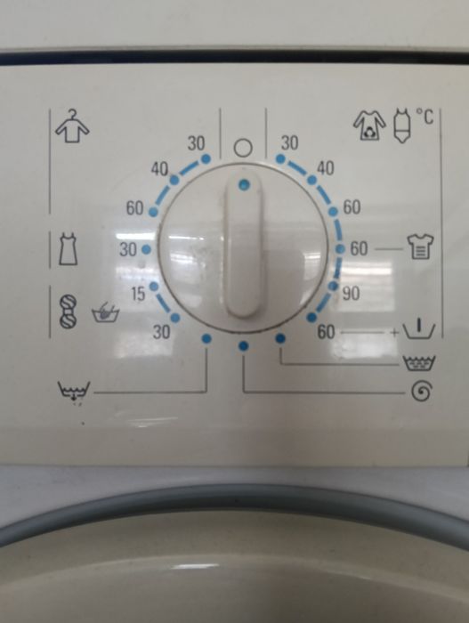 Máquina de lavar roupa semi nova  Siemens XB 2460