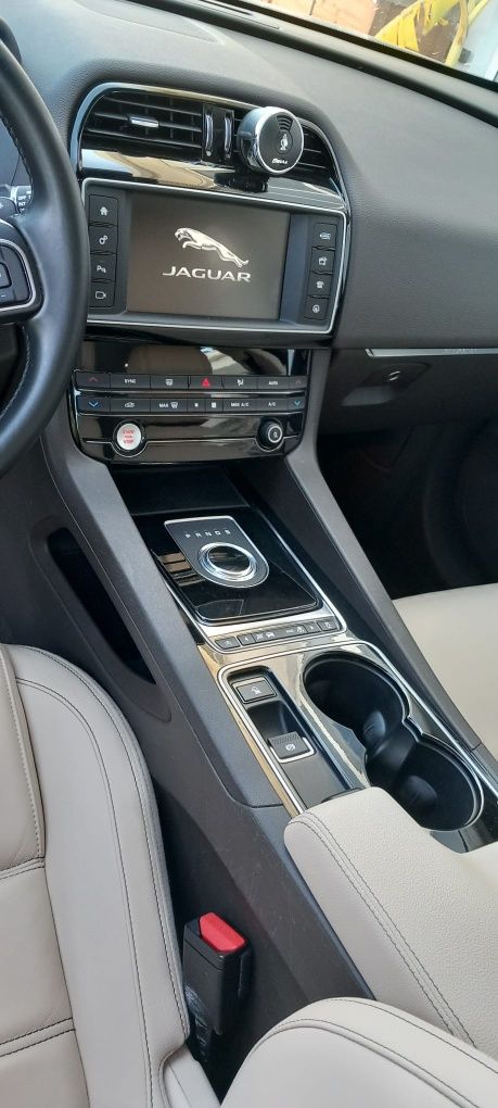 Jaguar F-Pace | Azul