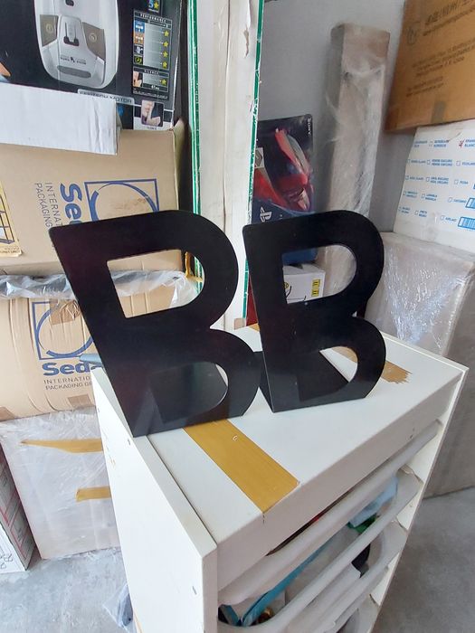 2 Suportes para livros