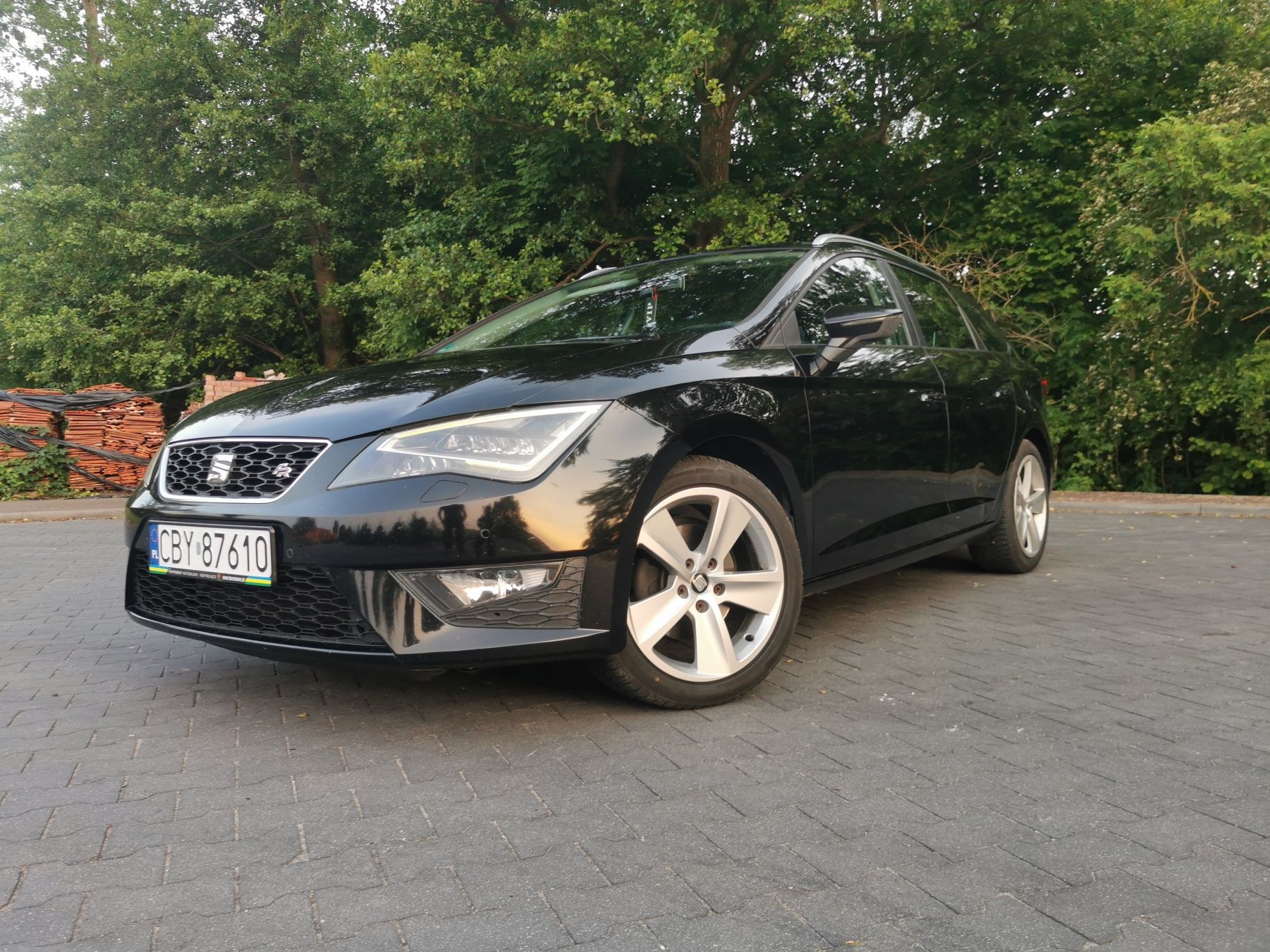 Seat Leon FR 2.0 TDI Sprowadzony Zarejestrowany 

Wersja wyposażenia F