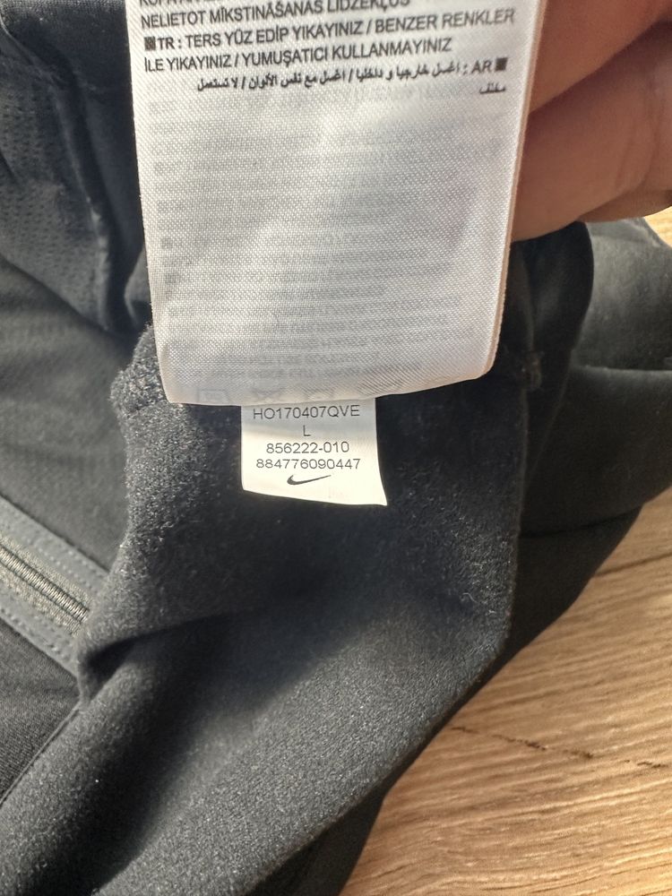 Жіноча жилетка для бігу Nike Essential Vest Filled