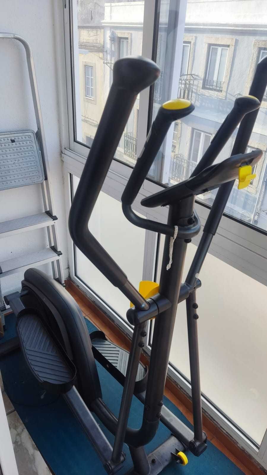 Elíptica de Treino 500. DOMYUS