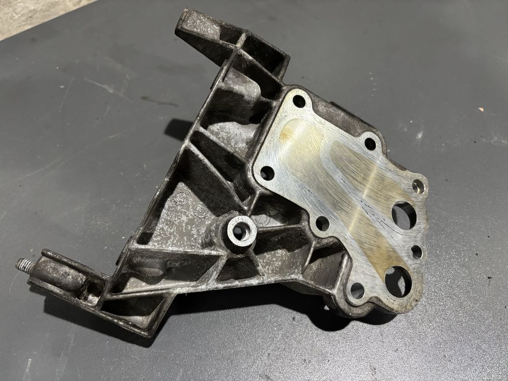 Podstawa łapa alternatora BMW E38 E31 V12 750i 850i m73b54