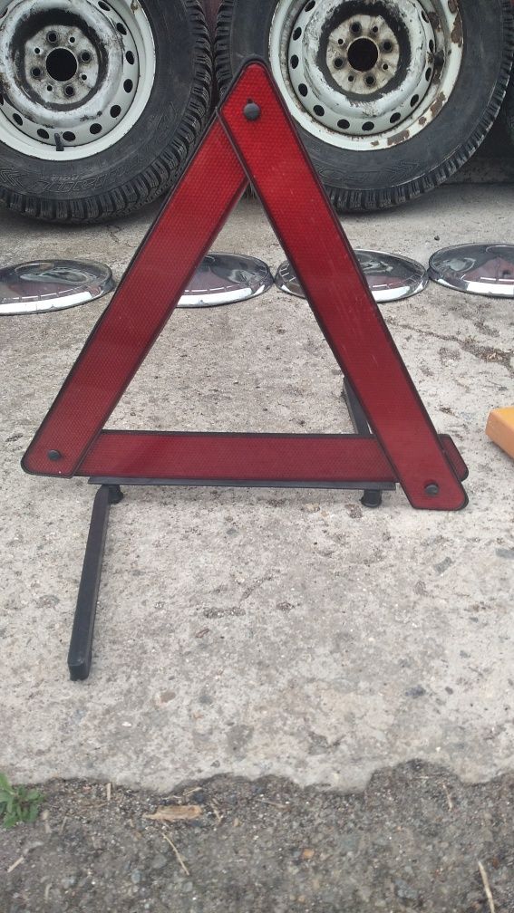 Трикутник.Аварійний знак