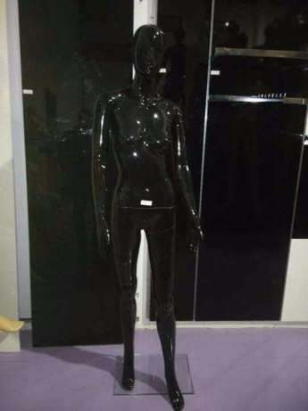 Manequim de Exposição Feminino ( Cor Preto ) Excelente para Decoração.