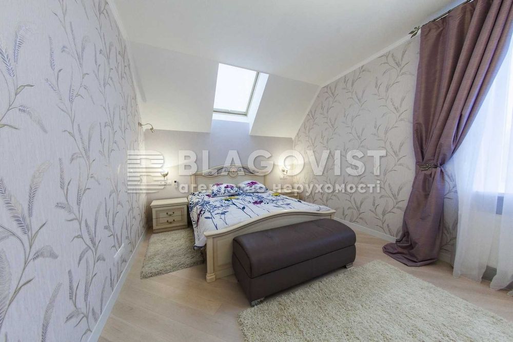 Чудовий будинок поряд Голосеевского парку, м. Голосіївська