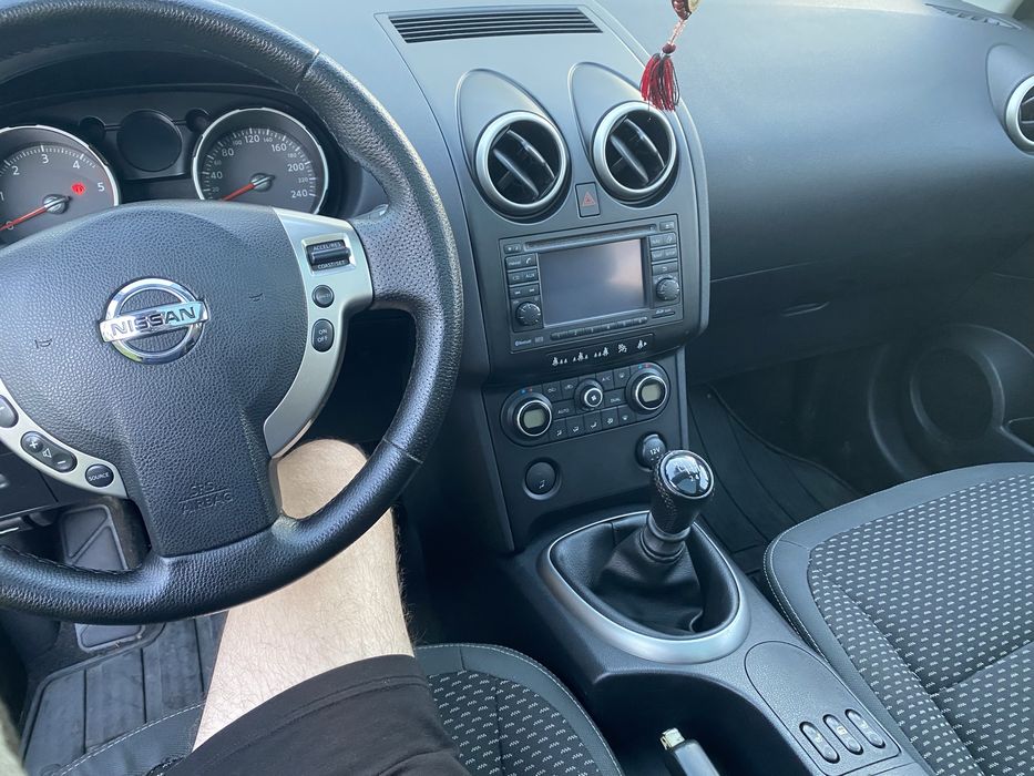 Продам Nissan Qashqai + 2