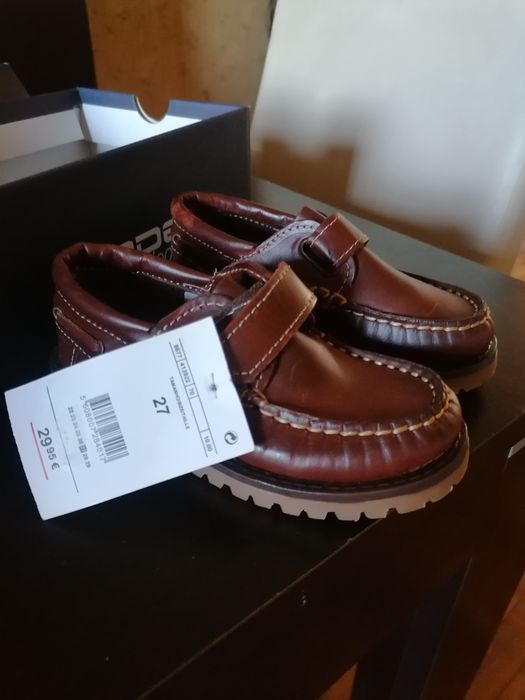 Sapato em couro tamanho 27