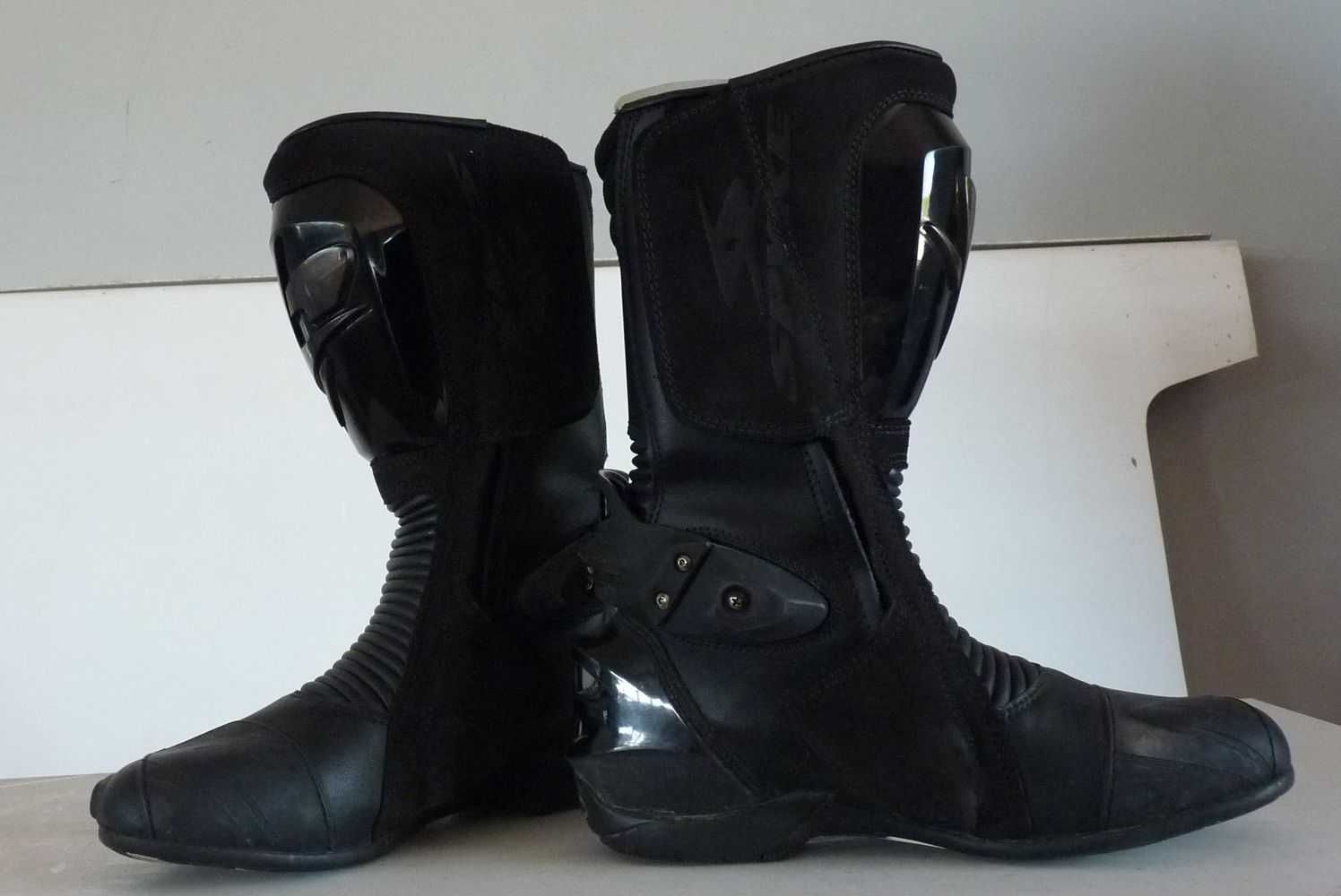 Buty motocyklowe sportowe czarne mało używane wysoka klasa 42
